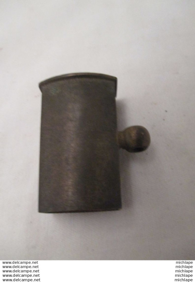 chape  d'épée  très bon état  - entrée pour une lame de 17mm  de large