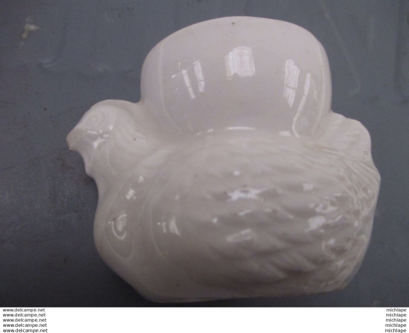Coquetier  En Porcelaine  Forme Poule  Très Bon état - Eggs