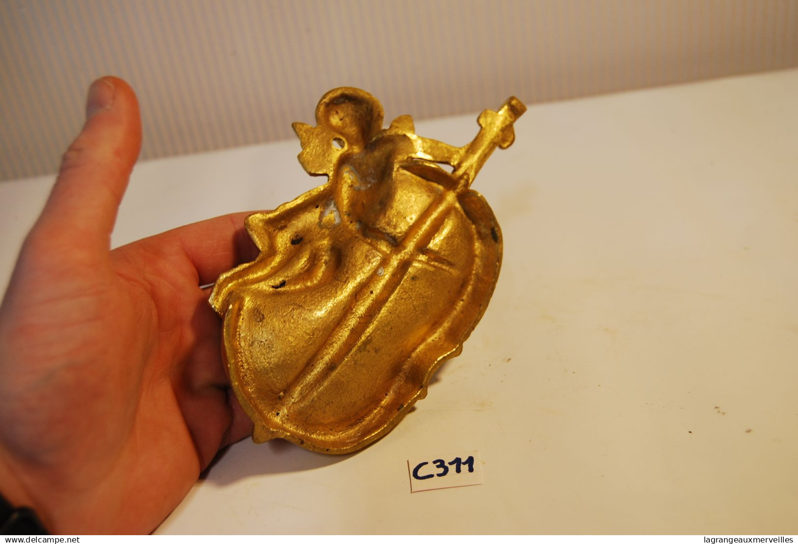 C311 Ancien cendrier - Angelot -  Buresque - cendrier doré