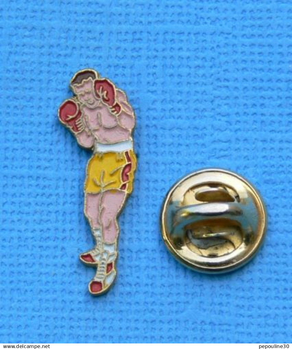 1 PIN'S //  ** BOXEUR / SHORT JAUNE ** - Boxing