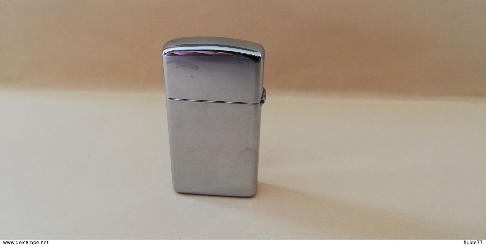 @ Briquet Zippo ,Modèle SLIM, Encadrement Feuillage (  L - XII , Décembre 1996 ) Chrome Poli @ - Zippo