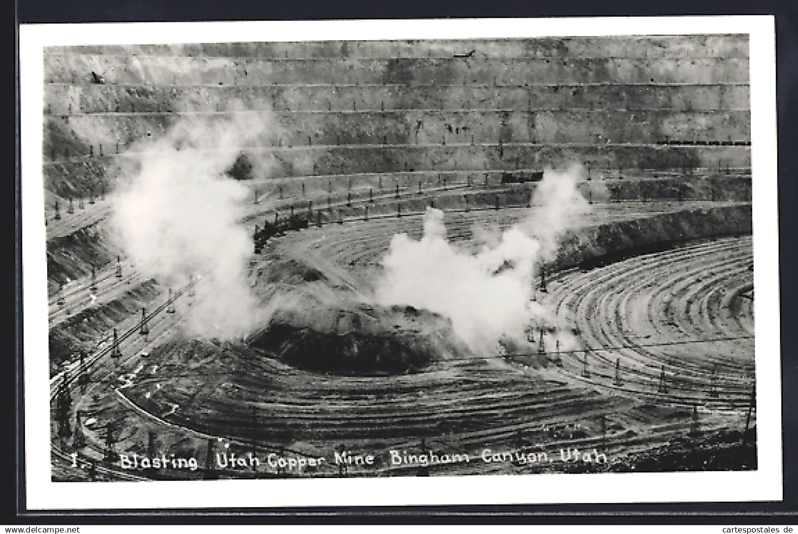 AK Bingham Canyon, UT, Blasting Utah Copper Mine, Kupferbergbau  - Autres & Non Classés