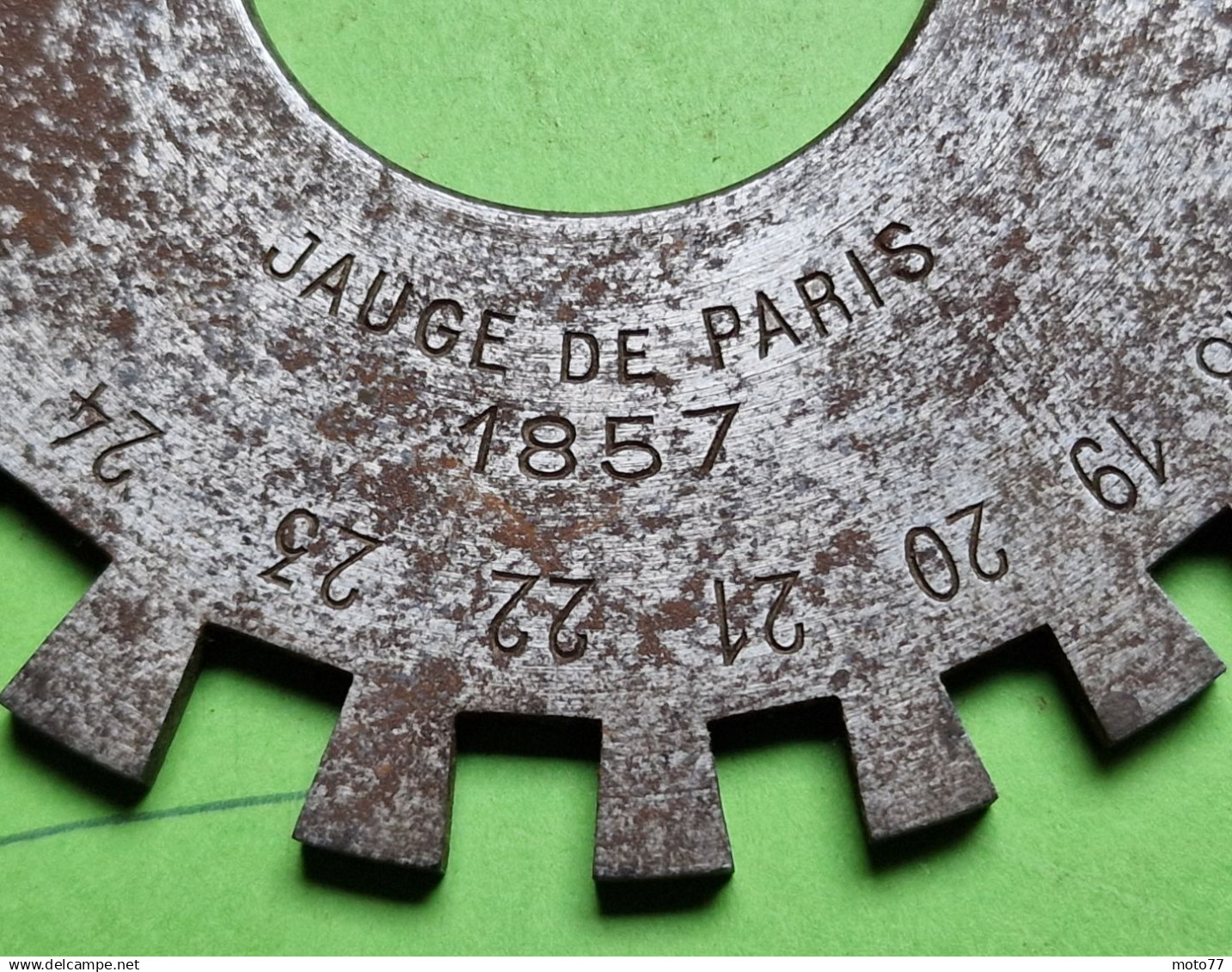 Ancien OUTIL Spécial - JAUGE DE PARIS P1 à 30 - Dixième De Mm 5 à 100 - Acier Diamètre 8 Cm- "Laissé Dans Son Jus"- 1857 - Autres Appareils
