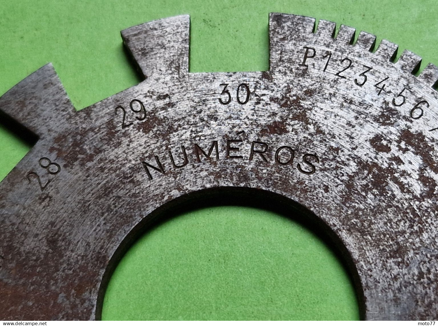 Ancien OUTIL Spécial - JAUGE DE PARIS P1 à 30 - Dixième De Mm 5 à 100 - Acier Diamètre 8 Cm- "Laissé Dans Son Jus"- 1857 - Autres Appareils
