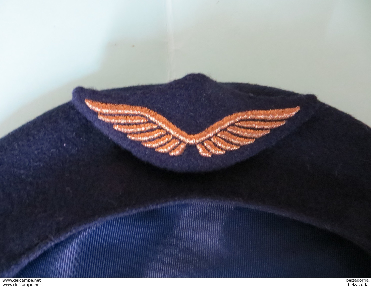 COIFFE BLEU DE CASQUETTE - ( Béret )  - Armée De L'Air Avec Ecusson Brodé Doré Aigle Bleu Nuit Taille 56  -  VOIR SCANS - Copricapi