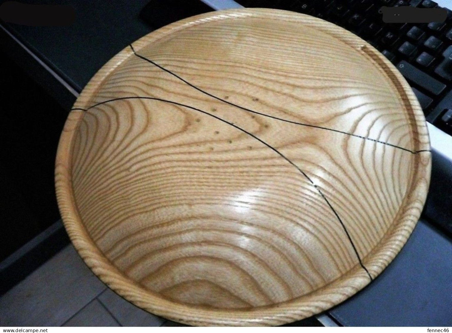 Plat Rond En Bois Avec Incrustation D'un Autre Bois (très Bel Effet) - Schalen Und Tabletts
