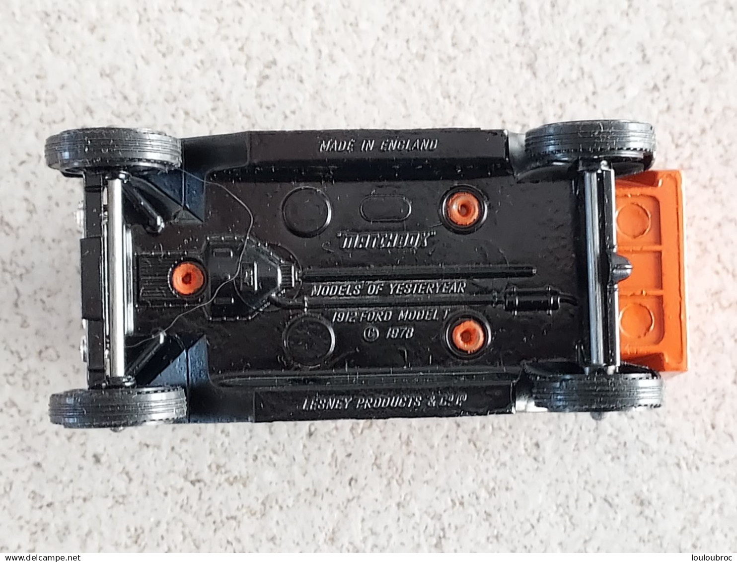 MATCHBOX FORD MODEL T DE 1912 PUBLICITE THE HOOVER IT BEATS ECHELLE 1/43e - Matchbox