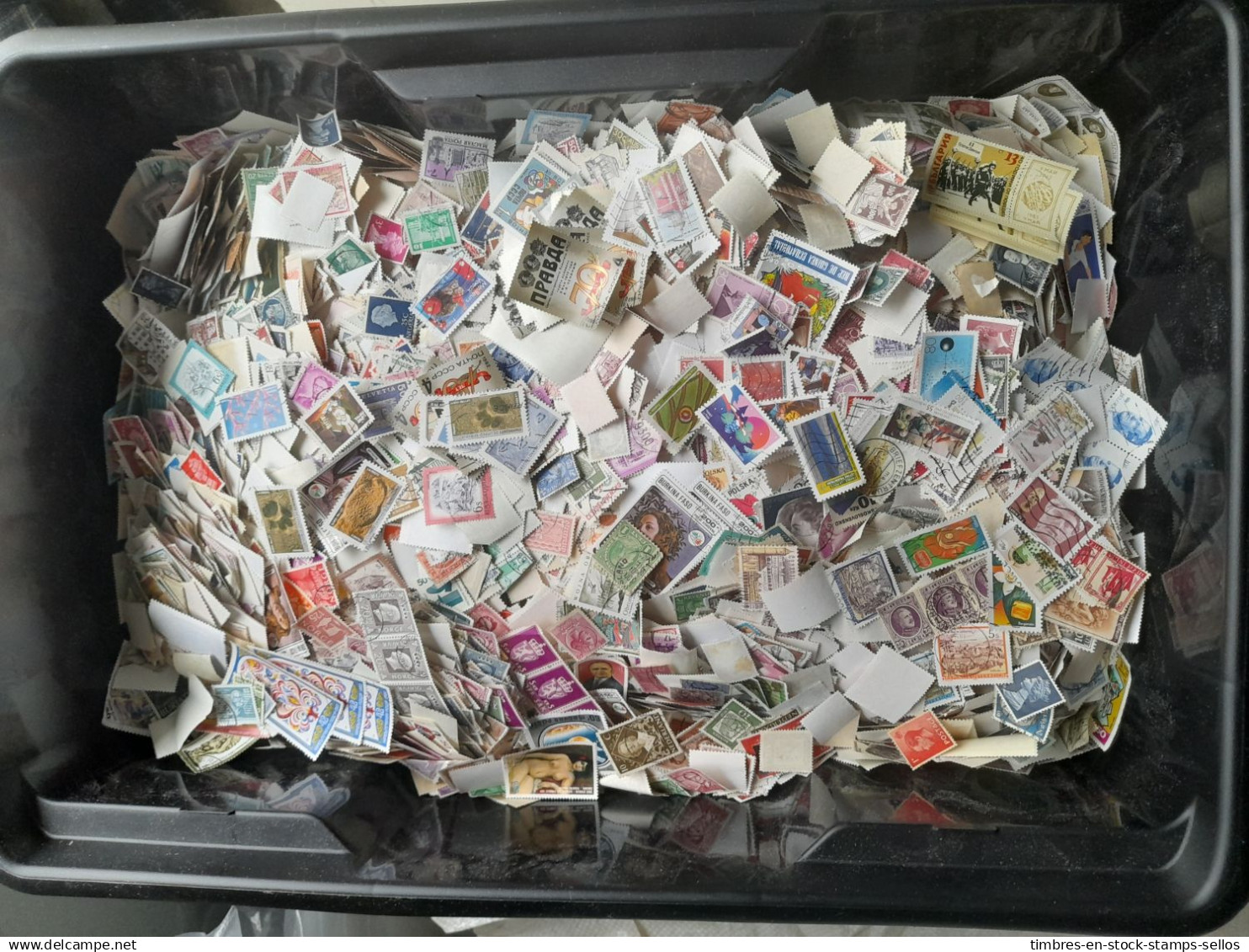 MONDE  ,  TIMBRES EN VRAC 900 G , DÉCOLLÉS, ANCIENS + MODERNES, TOUS FORMATS MINIMUM 12000 TIMBRES - Vrac (min 1000 Timbres)