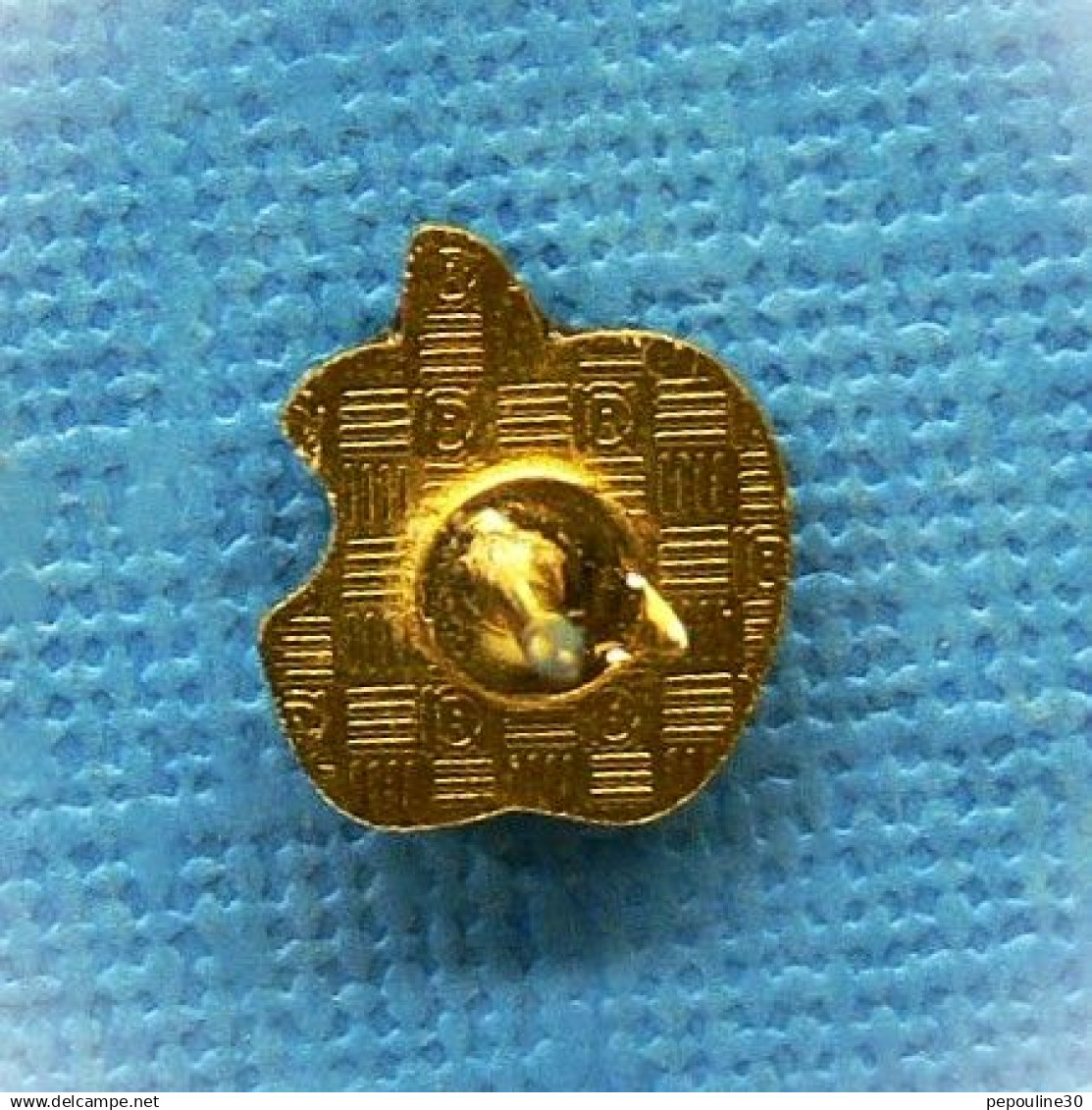 1 PIN'S //  ** LOGO " APPLE " COMPUTER INC / UNE POMME CROQUÉE ** . (®). - Informatica