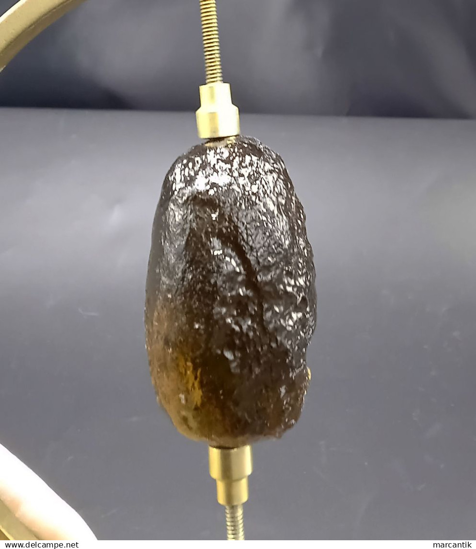 PEQUEÑO FRAGMENTO METEORITO - ¿TECTITA? - EN SOPORTE EXPOSICION - Météorites