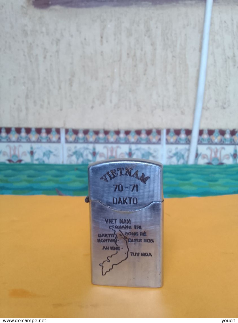Ancien Briquet A Essence Roble Militaire Vietnam 70-71 - Autres & Non Classés