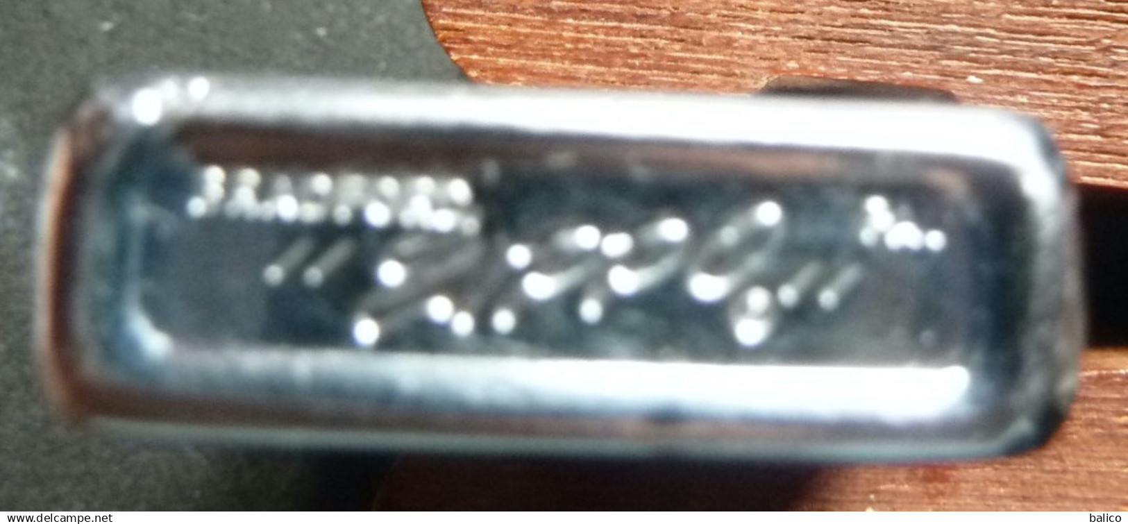 ZIPPO - U.S.S. CAMP LEJEUNE - MARINE CORPS - 1978 - Réf, 834 ( Charnière à Ressouder) - Zippo