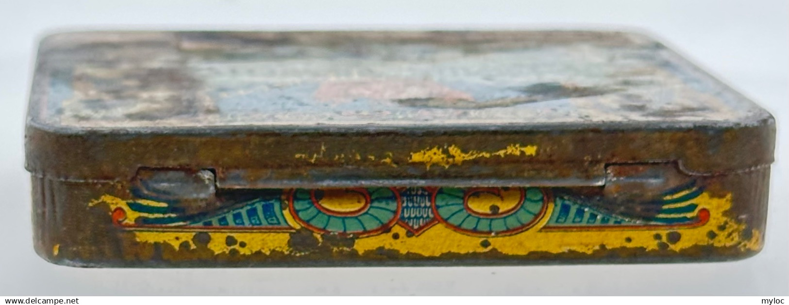 Ancienne Boite en Fer (vide) HADGES NESSIM pour 20 Cigarettes Egyptiennes.