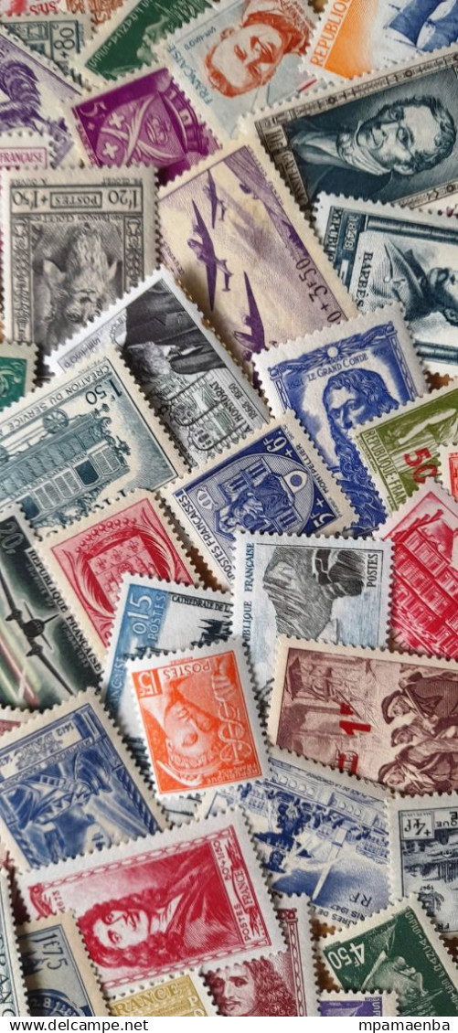 300 timbres français, semi-modernes à modernes, principalement neufs *, un minimum de neufs * *
