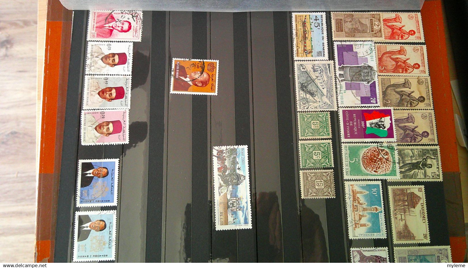 BS228 Bel ensemble de timbres de divers pays + France N° 256 + 269 ** signés cote 510 euros . A saisir !!!