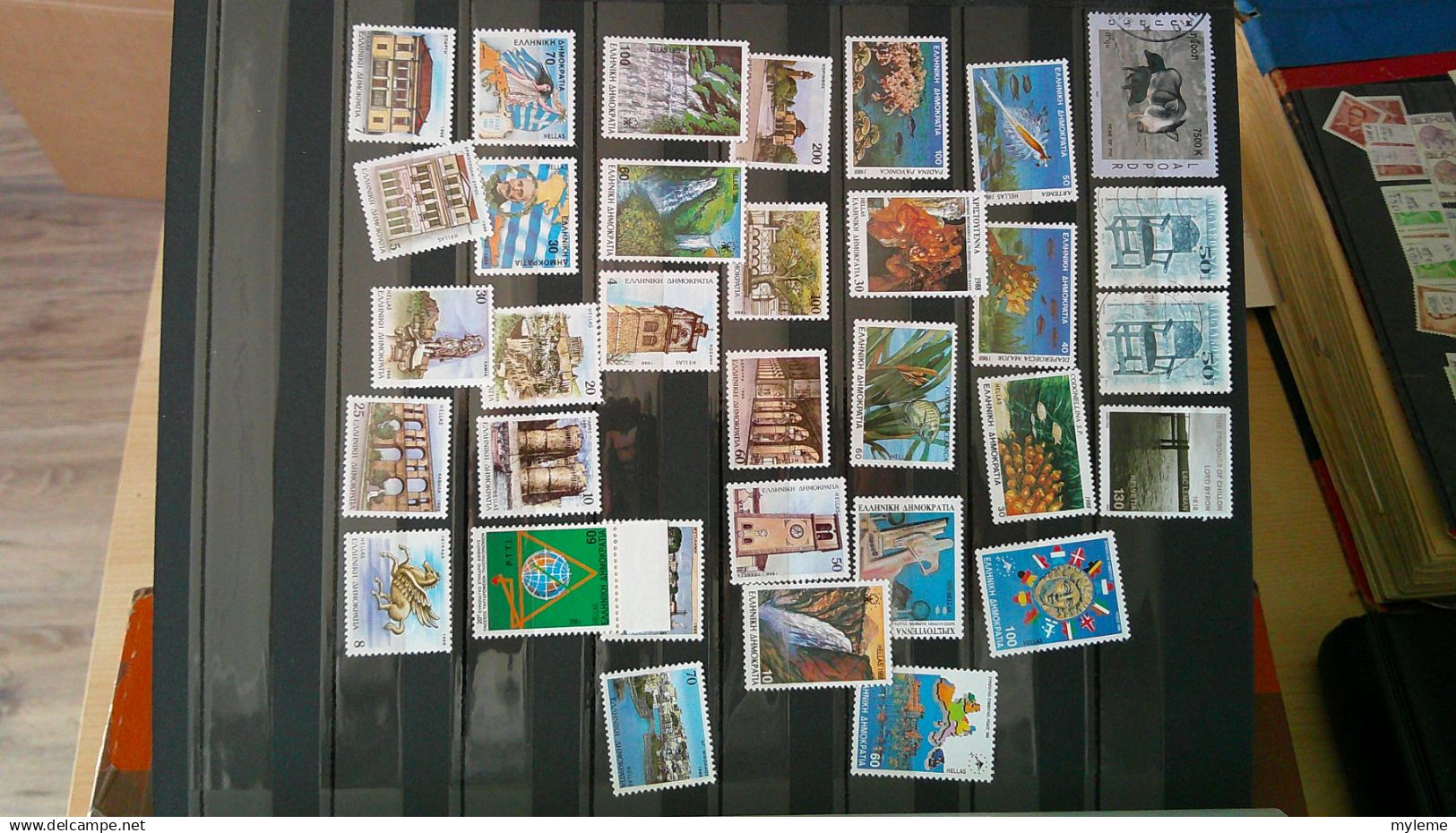 BS228 Bel ensemble de timbres de divers pays + France N° 256 + 269 ** signés cote 510 euros . A saisir !!!