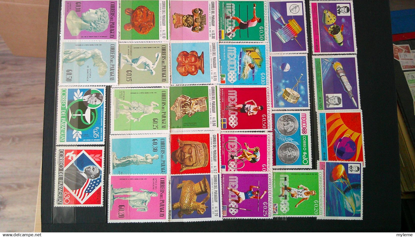 BS228 Bel ensemble de timbres de divers pays + France N° 257A ** signé cote 1650 euros . A saisir !!!