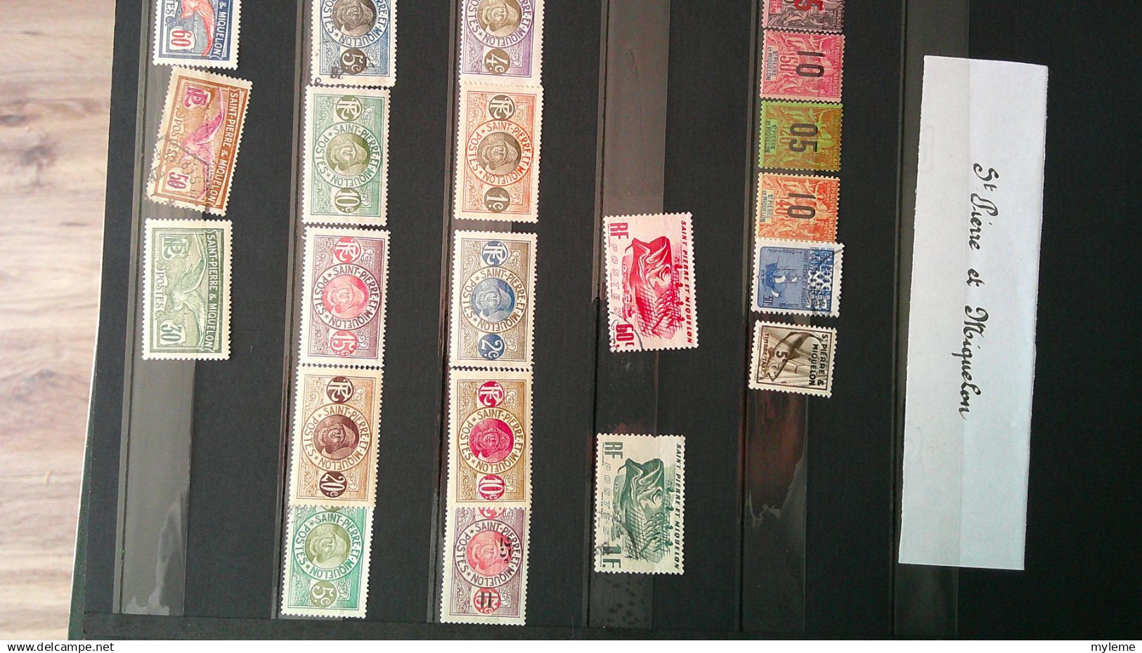 BS228 Bel ensemble de timbres de divers pays + France N° 257A ** signé cote 1650 euros . A saisir !!!
