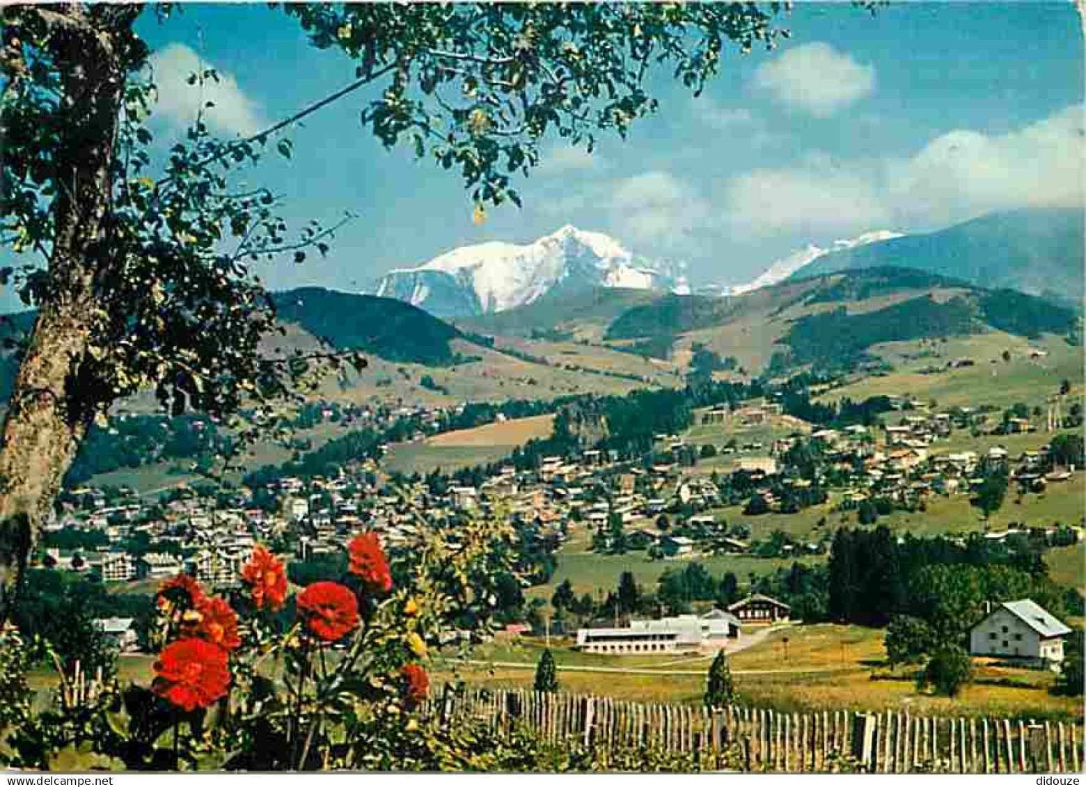 74 - Mégève - Echappée Sur Mégève - Le Mont Blanc - CPM - Voir Scans Recto-Verso - Megève