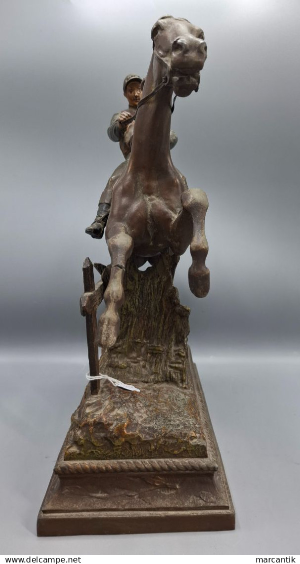 ENORME Y ANTIGUA ESCULTURA INGLESA DE CABALLO DE CARRERAS Y JINETE - EN CALAMINA - Andere & Zonder Classificatie