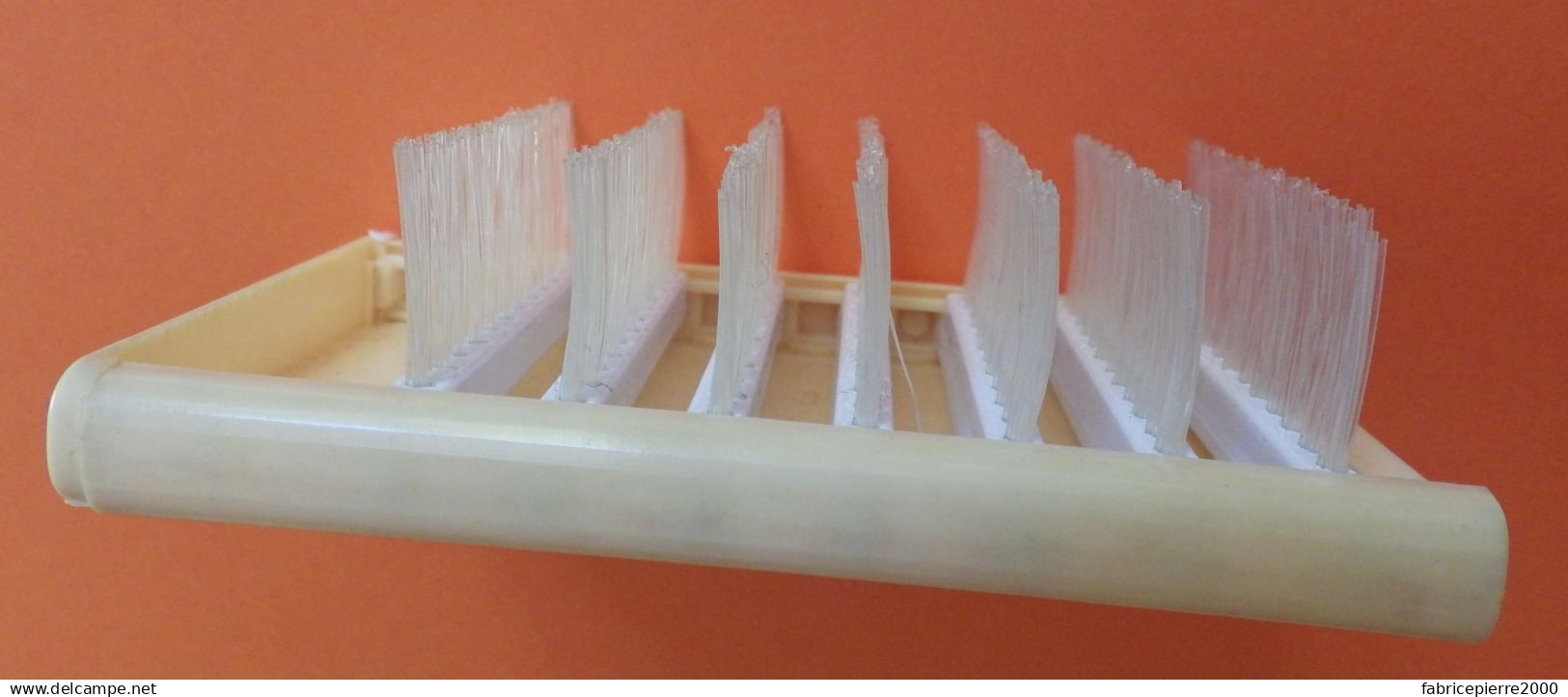 SLIDAWAY - Brosse repliable à cheveux ou à vêtements v.1960 EXC ETAT