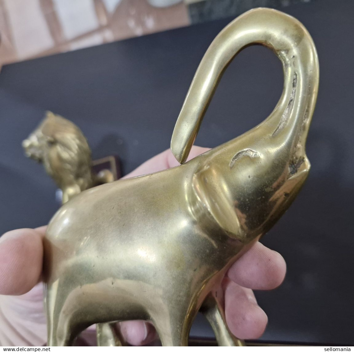 PAREJA FIGURAS EN BRONCE COREANO CON BASE MADERA DE LEON Y ELEFANTE TECXX 317