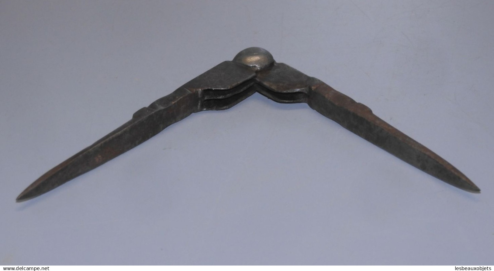 -PETIT COMPAS FER FORGE TETE D'HOMME XVIIIe COLLECTION OUTIL ANCIEN VITRINE    E