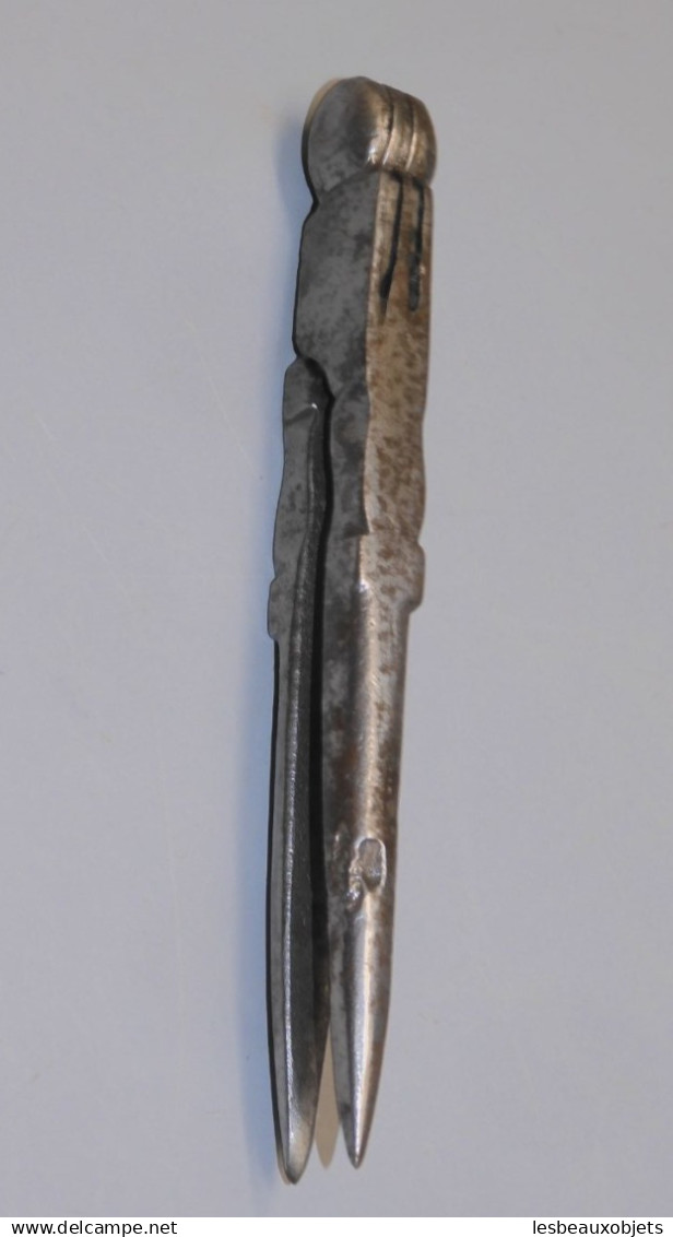 -PETIT COMPAS FER FORGE TETE D'HOMME XVIIIe COLLECTION OUTIL ANCIEN VITRINE    E