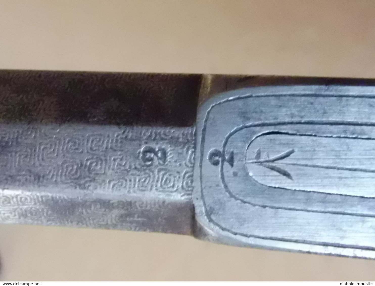 Paire de pistolets anciens avec luxueux coffret acajou ( 230mm X 145mm X 45mm) projectiles billes pierre , XIXe Siècle