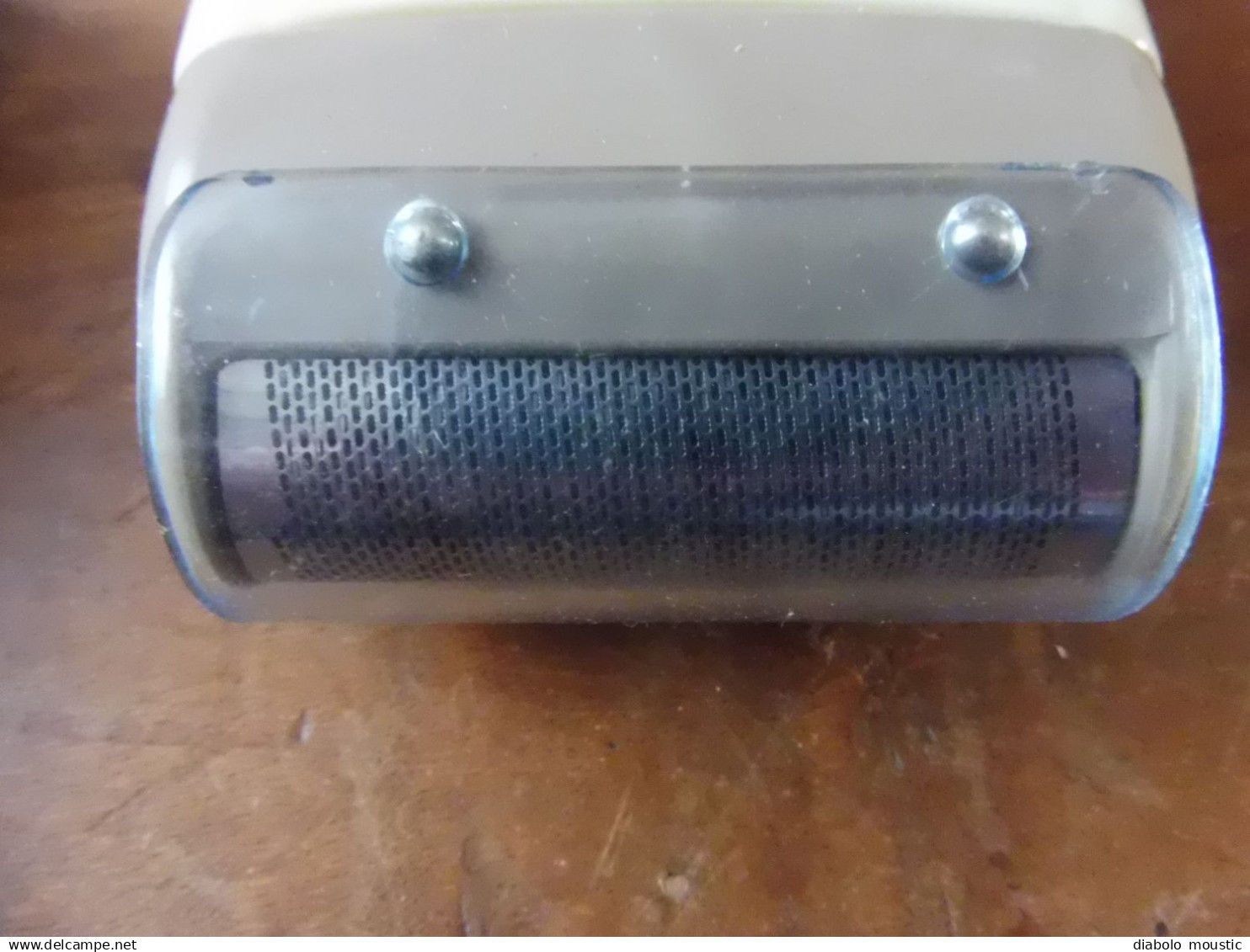 Rasoir électrique THOMSON avec sa pochette  et mode d'emploi pour 220 volts (en bon état de marche)