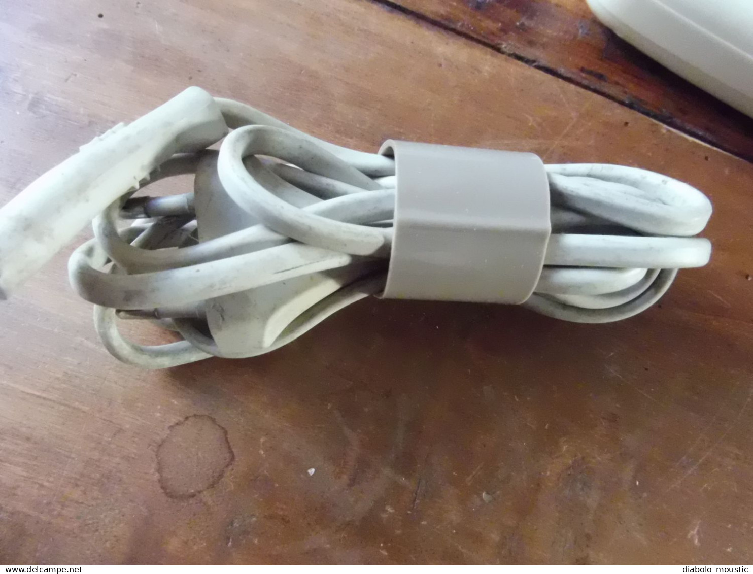 Rasoir électrique THOMSON avec sa pochette  et mode d'emploi pour 220 volts (en bon état de marche)