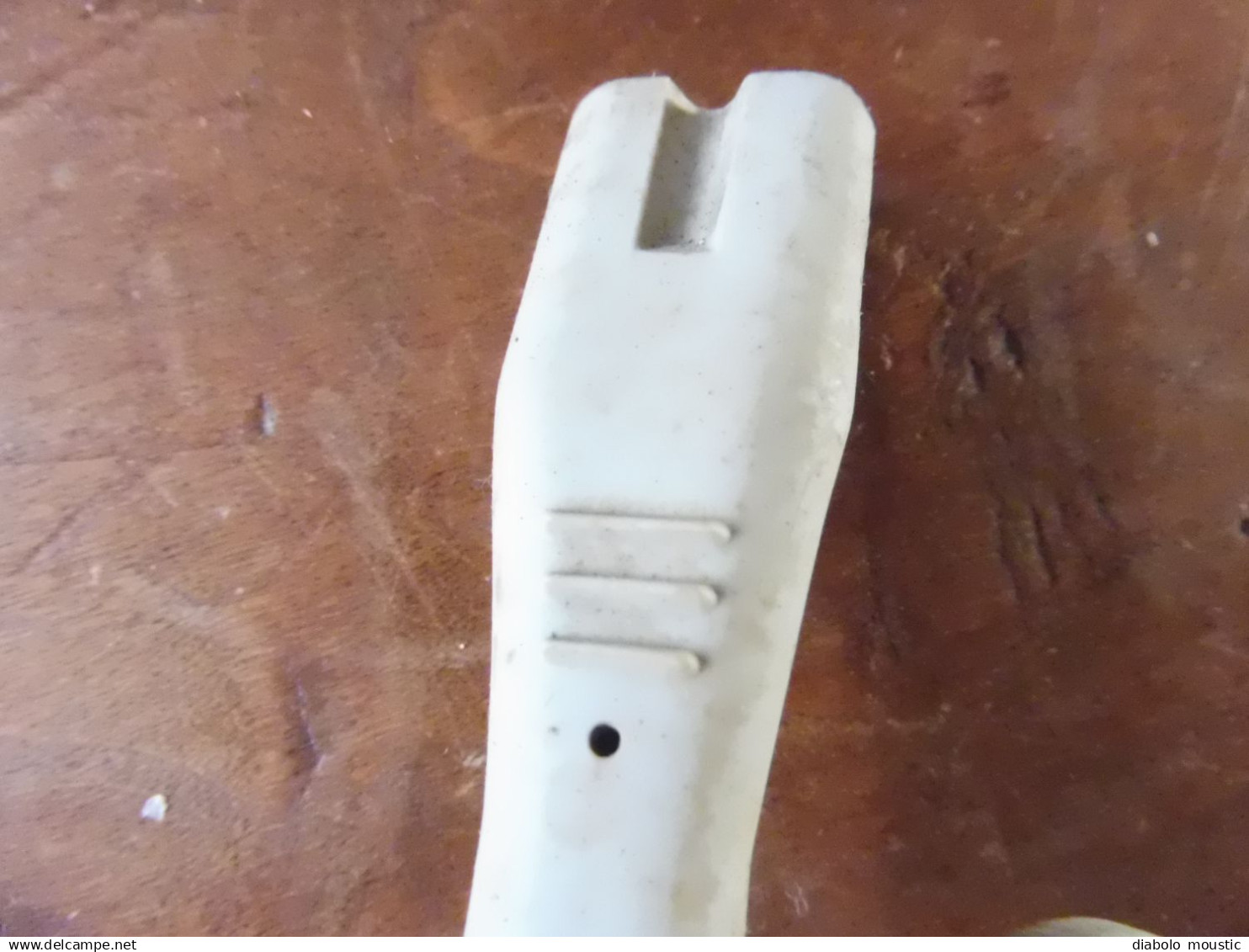 Rasoir électrique THOMSON avec sa pochette  et mode d'emploi pour 220 volts (en bon état de marche)