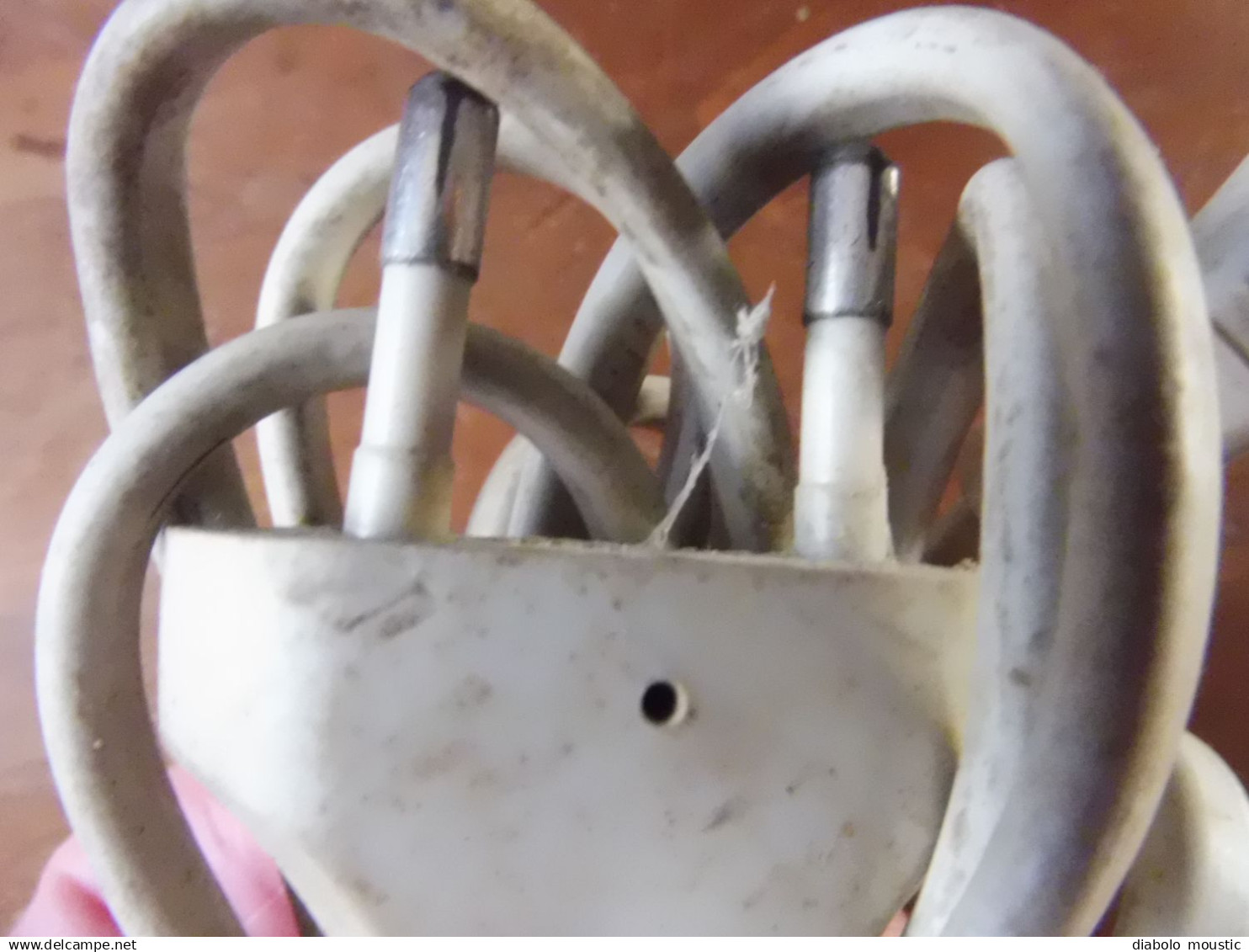 Rasoir électrique THOMSON avec sa pochette  et mode d'emploi pour 220 volts (en bon état de marche)