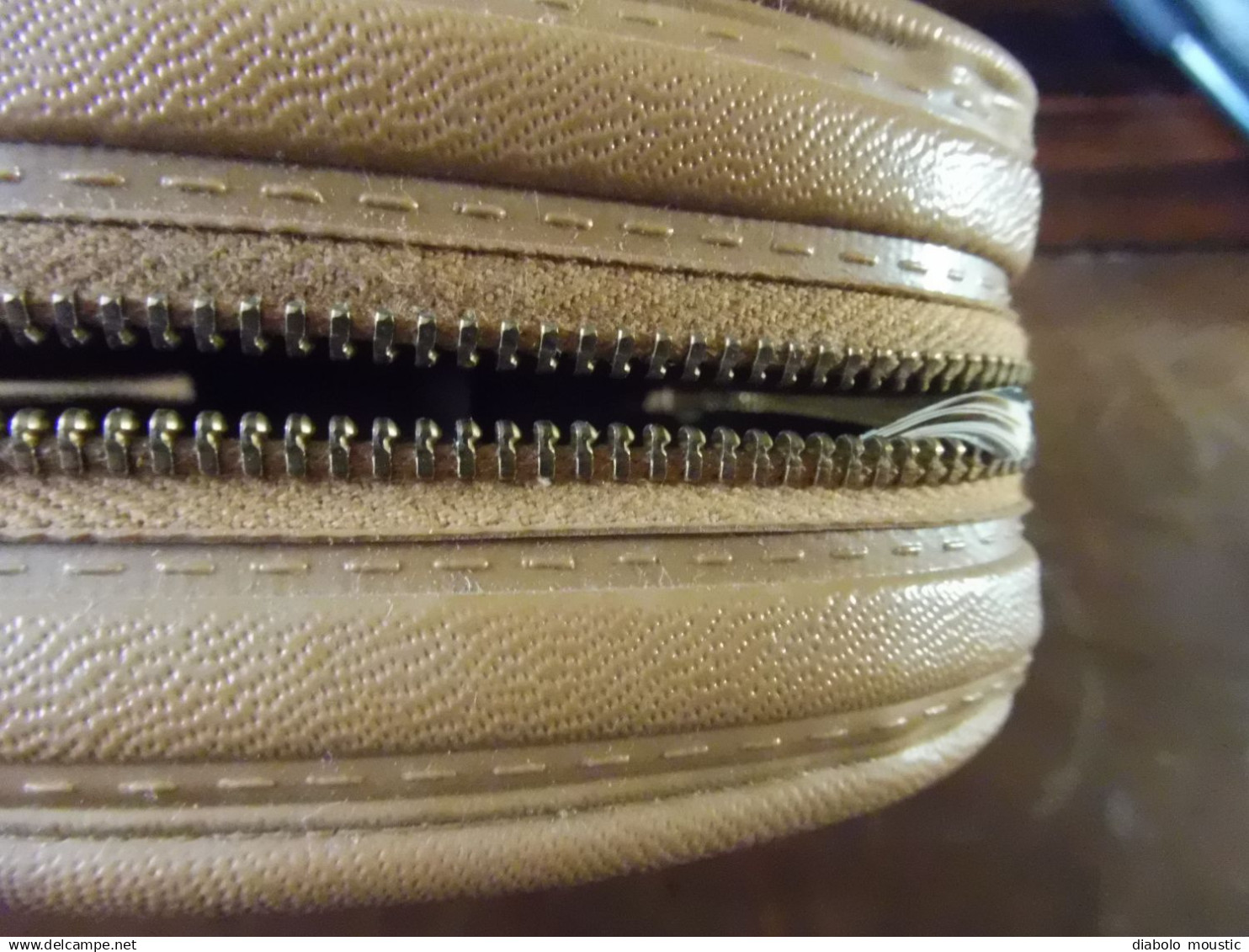 Rasoir électrique THOMSON avec sa pochette  et mode d'emploi pour 220 volts (en bon état de marche)