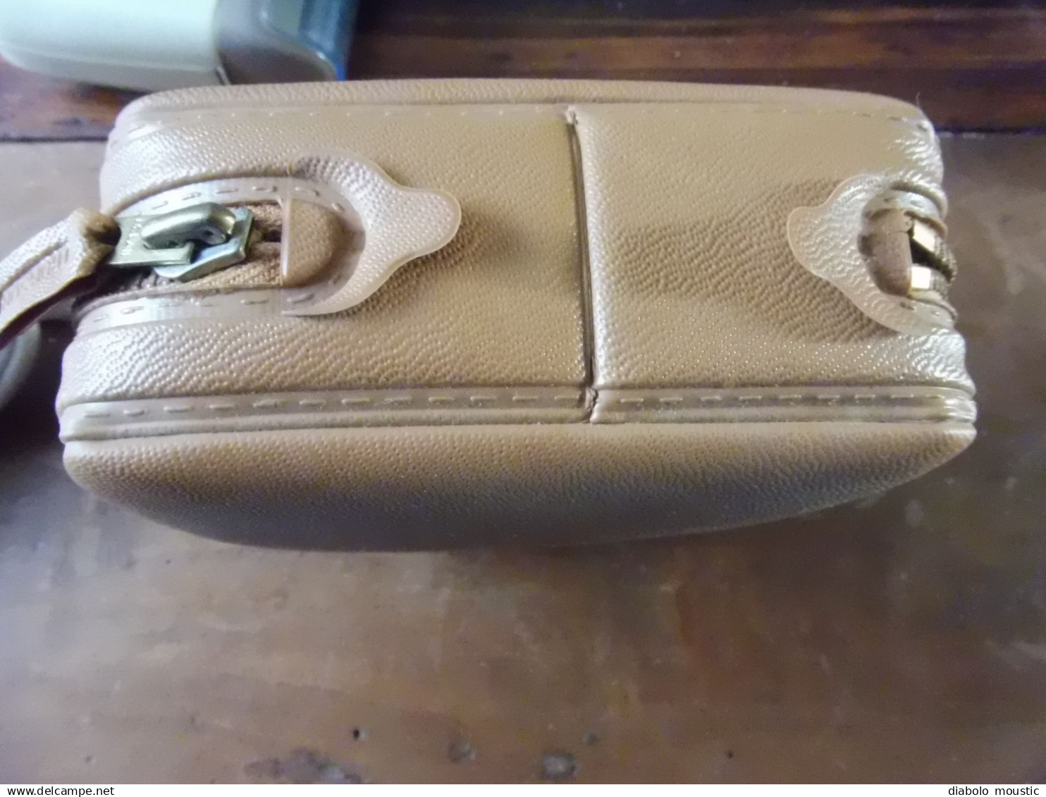 Rasoir électrique THOMSON avec sa pochette  et mode d'emploi pour 220 volts (en bon état de marche)