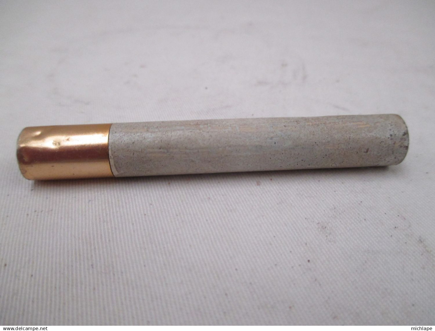 Briquet A Essence  En Forme De Cigarette - Sonstige & Ohne Zuordnung
