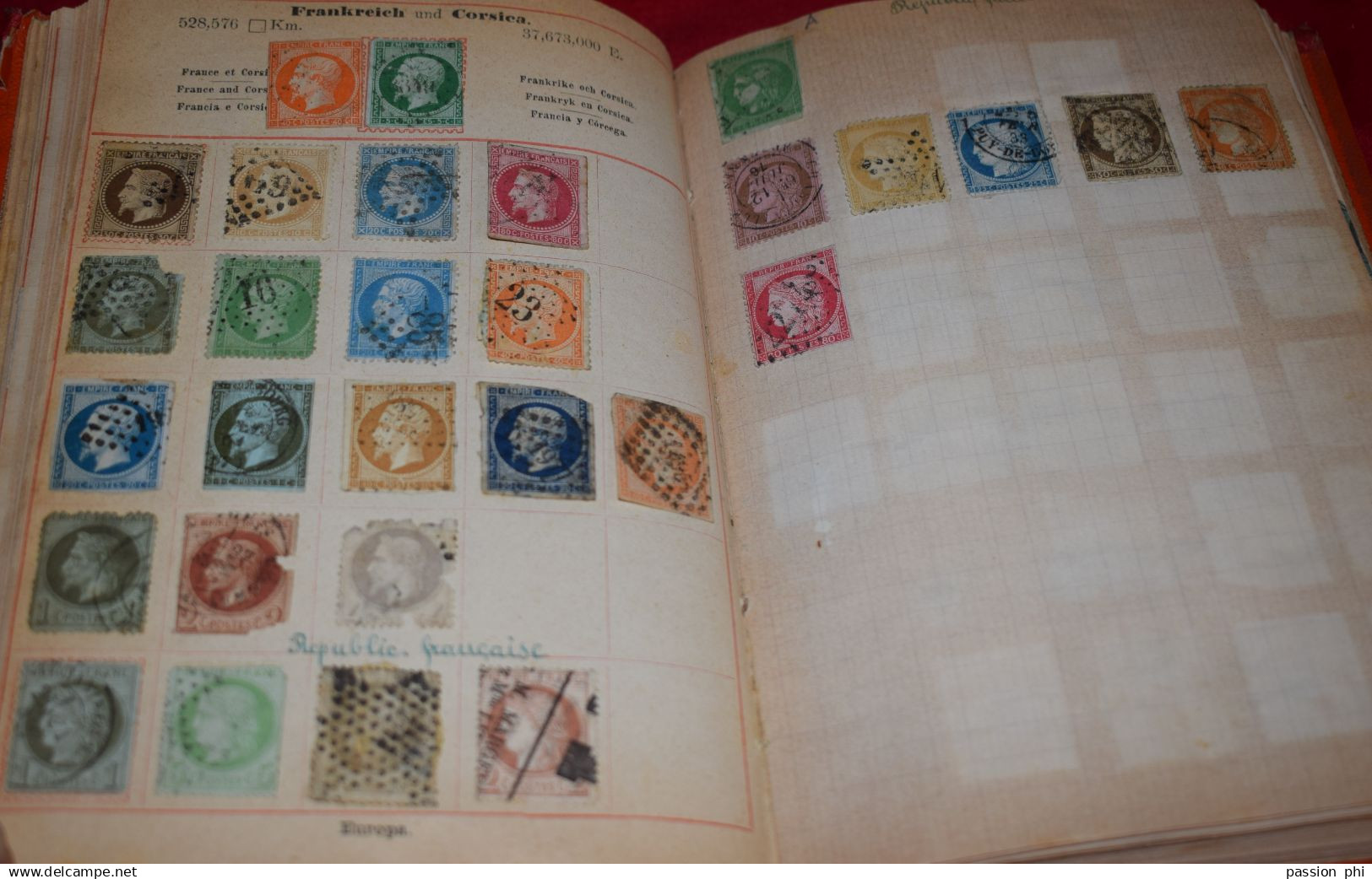 MONDE DIVERS TIMBRES DIVERS EN ENVELLOPES, BOTTES, UN PETIT CLASSEUR AVEC TIMBRES ANCIENS QUALITE D'EPOQUE POIDS 9 K