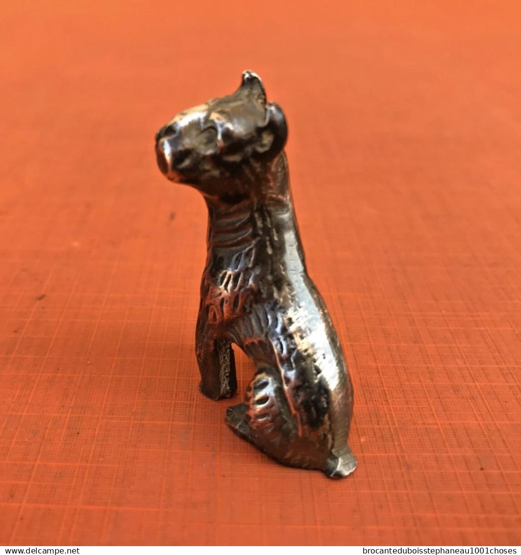 Sculpture figurine animalière Chien métal doré