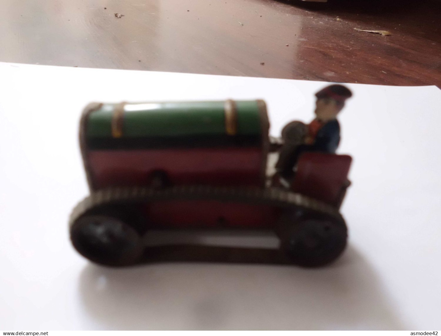 LA HOTTE  SAINT NICOLAS TRACTEUR MECANIQUE  A CHENILLES CIRCA 1950  MECANISME BLOQUE VENDU  SANS LA CLEF  LONG 7 Cm - Jouets Anciens