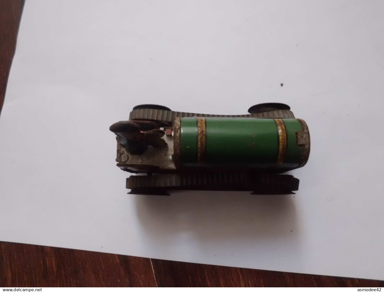 LA HOTTE  SAINT NICOLAS TRACTEUR MECANIQUE  A CHENILLES CIRCA 1950  MECANISME BLOQUE VENDU  SANS LA CLEF  LONG 7 Cm - Jouets Anciens
