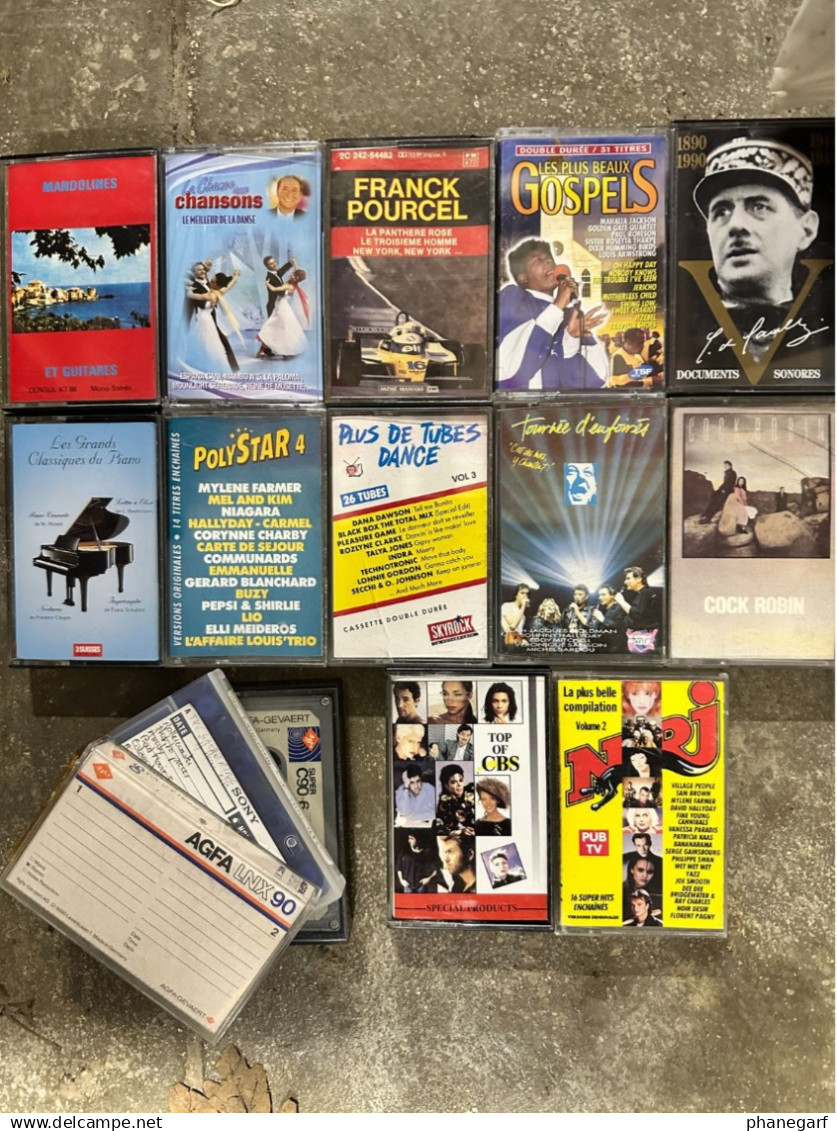 31 cassettes audio divers artistes + tiroir range-cassettes offert