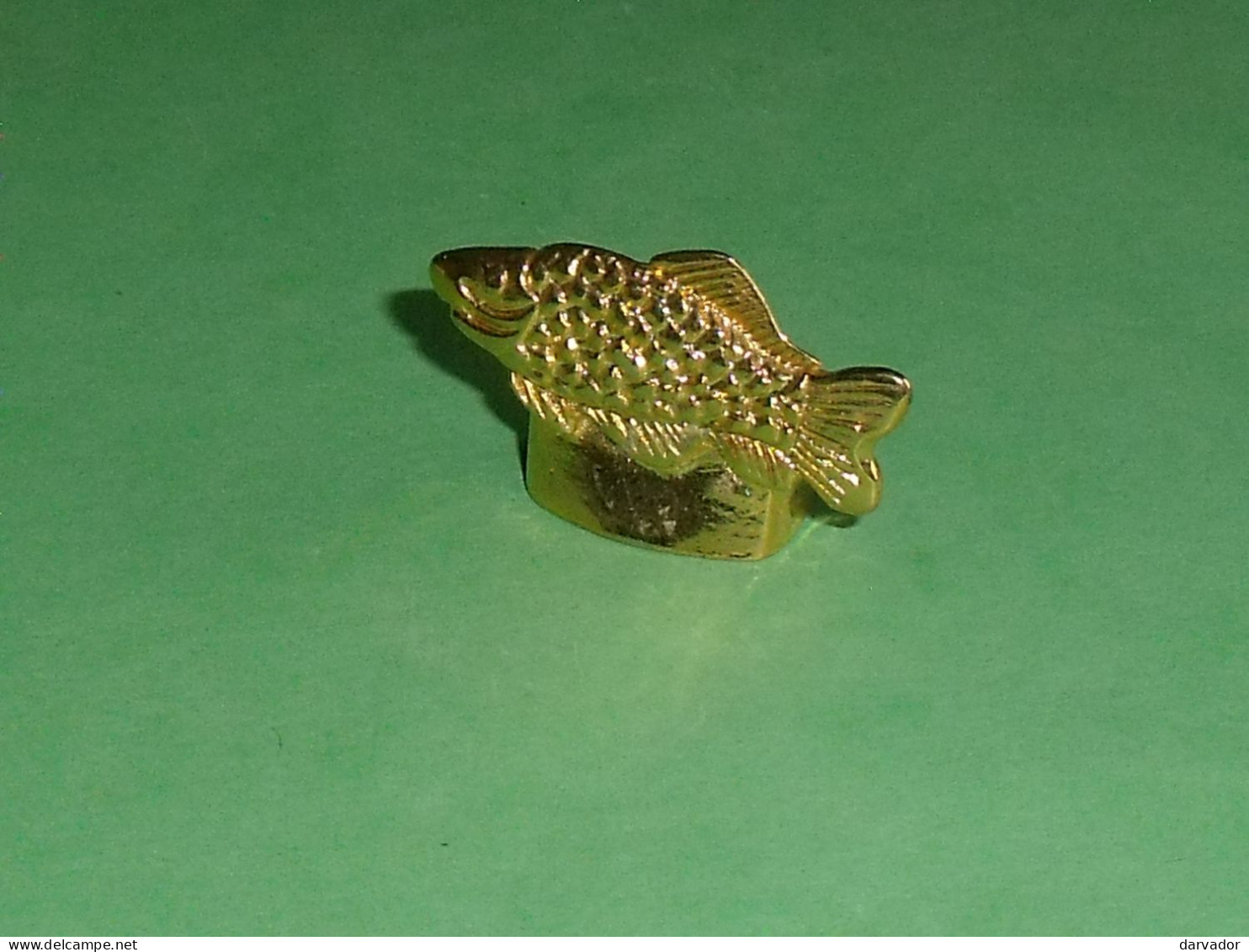 Fèves / Fève / Animaux : Poisson , Porte Photo " OR "           T34 - Tiere