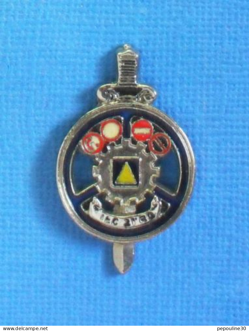 1 PIN'S //  ** ARMÉE FRANÇAISE / INSIGNE MONITEUR DE CONDUITE AUTO-ÉCOLE / IEC 21°RG ** . (RD Angers) - Army