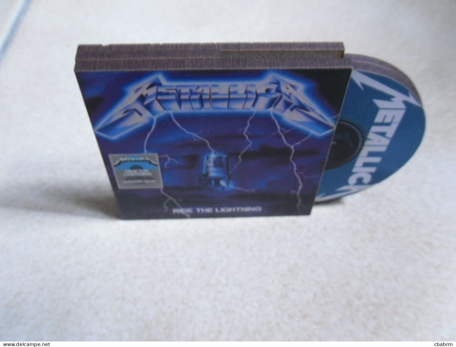 METALLICA MAGNET AIMANT En Bois Avec Disque Tournant RIDE THE LIGHTNING - Other Products