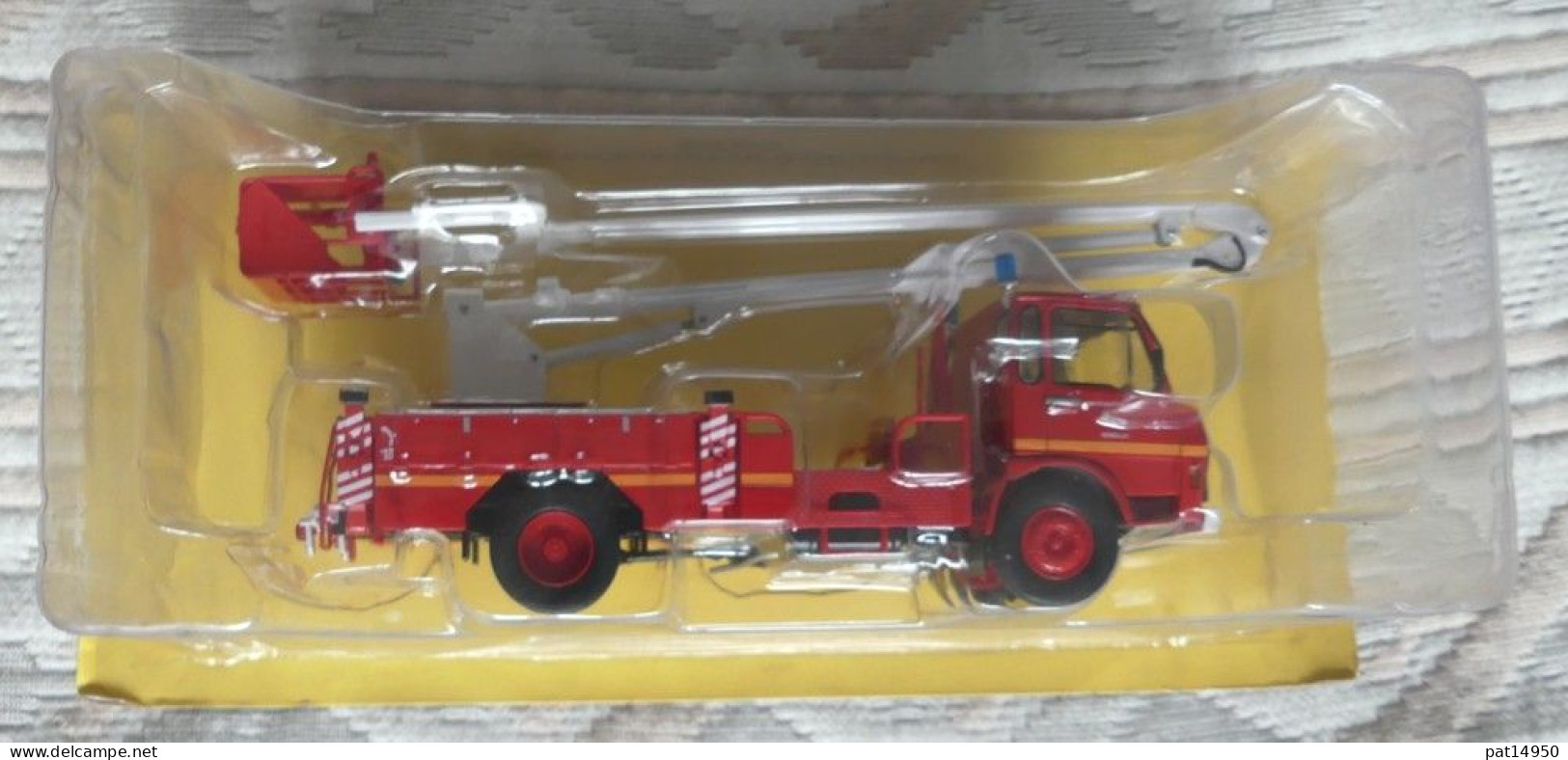 PAT14950 CAMION BERLIET 770 KB NACELLE Des SAPEURS POMPIERS De MOSELLE - Trucks