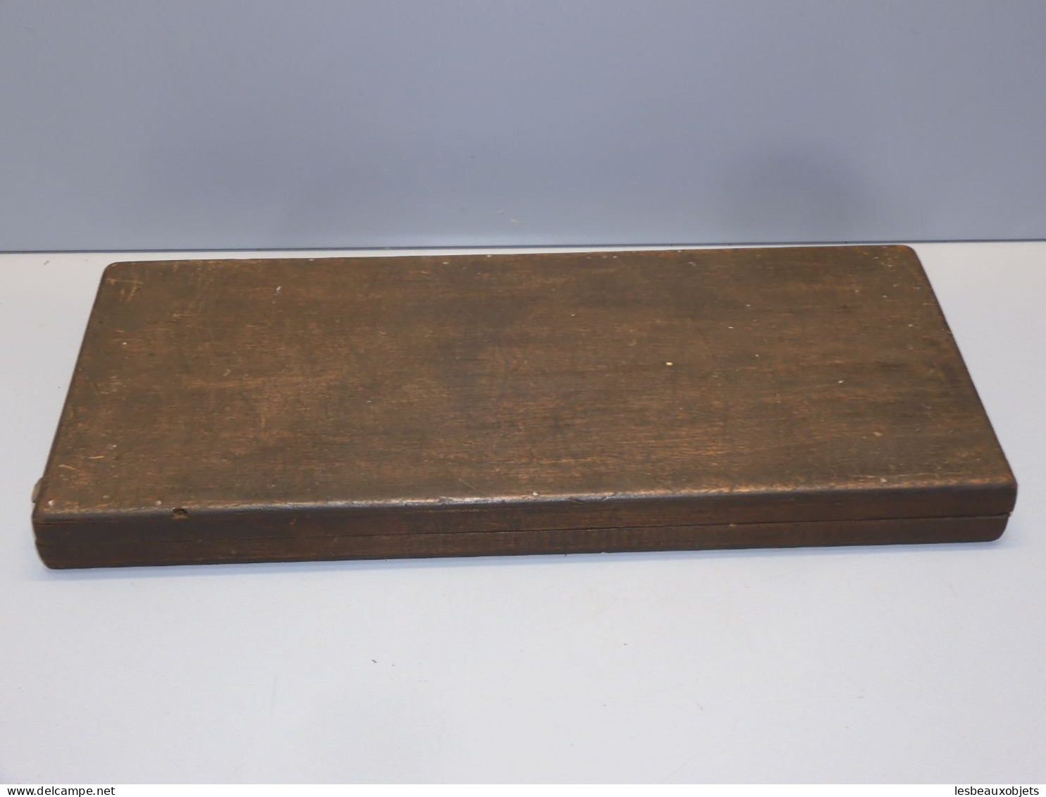 - BOITE COFFRET AVEC 2 PIEDS A COULISSE Aux forges de Vulcain et INOXY  E