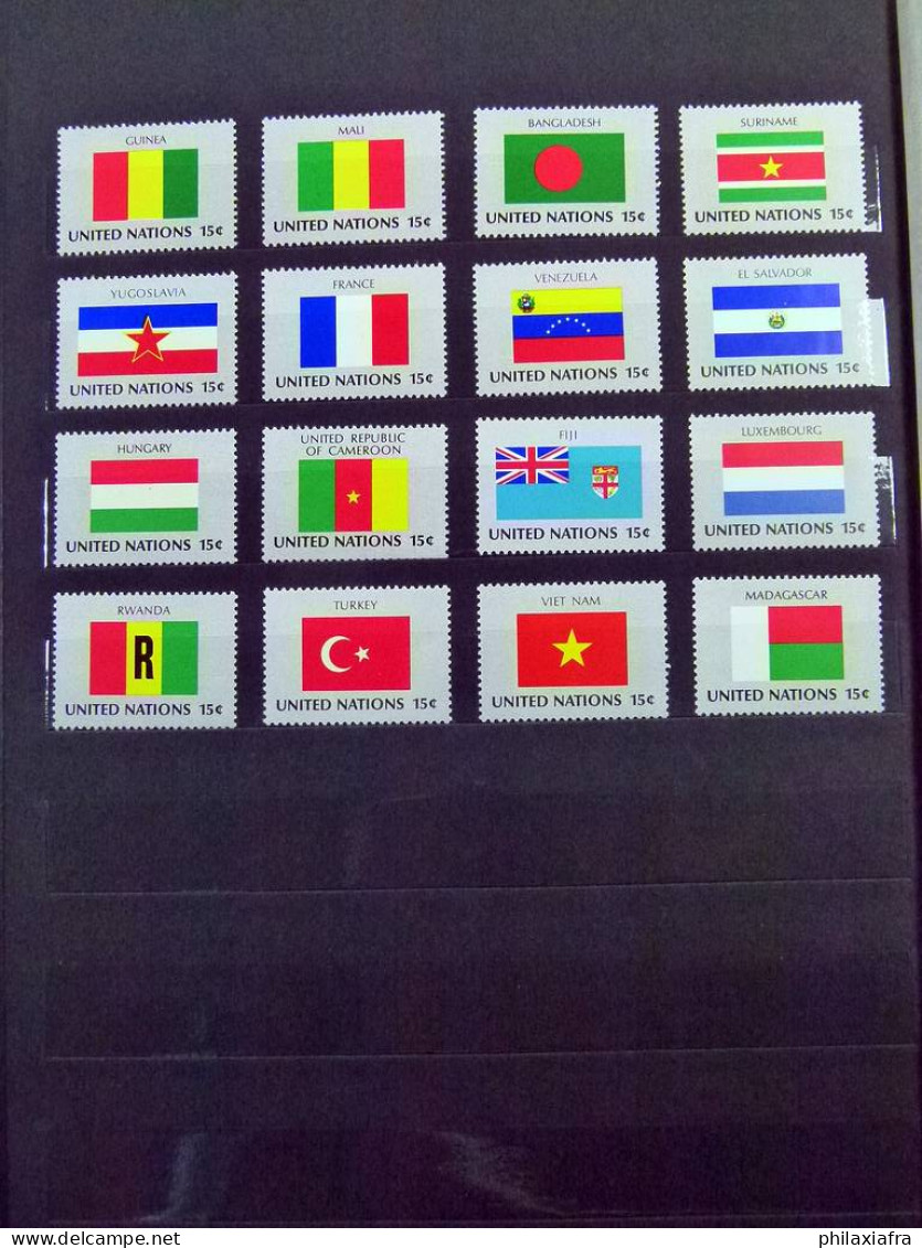 Collection composée principalement de timbres et de feuillets neufs **
