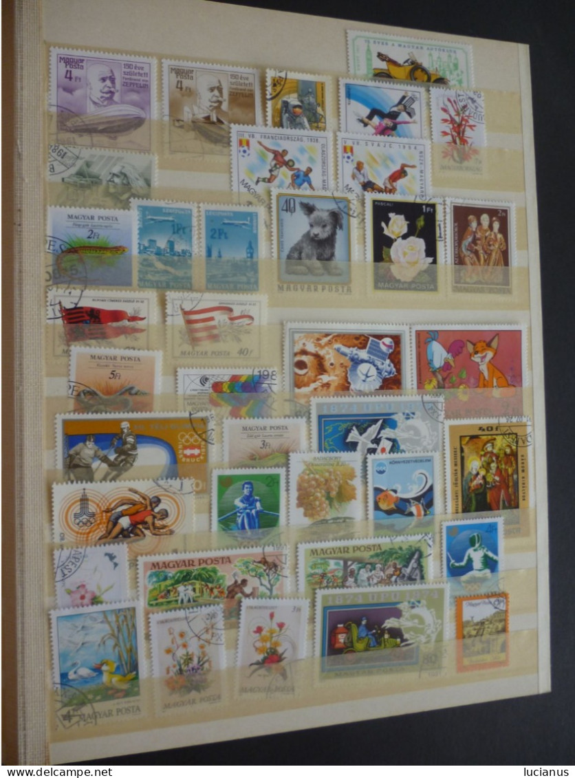 ALBUM timbres Monde ( réf : xdvq 12 )