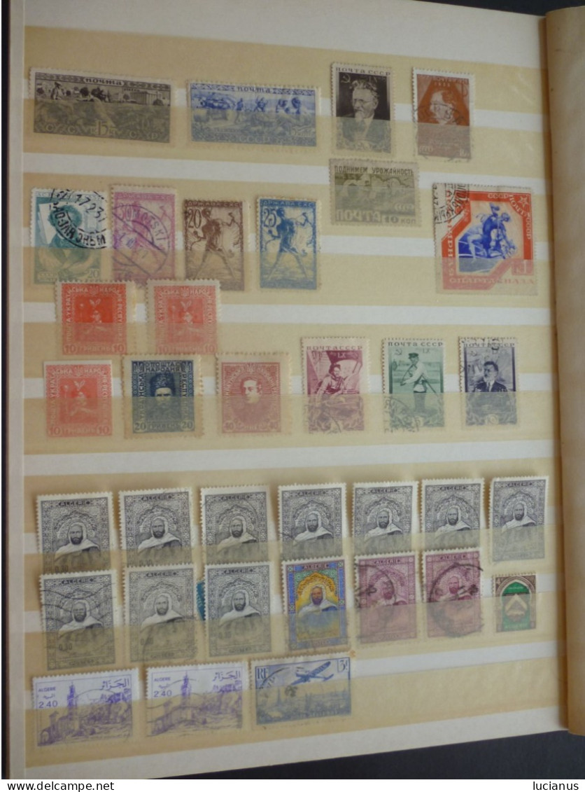 ALBUM timbres Monde ( réf : xdvq 12 )
