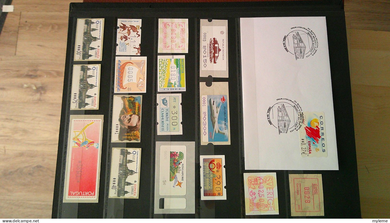 BS377 Bel ensemble de timbres de distributeurs neufs, sur fragments et sur courriers de divers pays. A saisir !!!